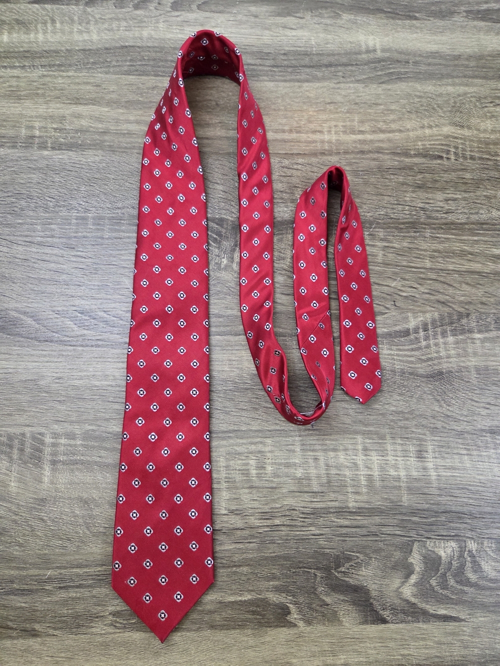 Donald J. Trump Men's Neck Tie Red Geometric Pattern Silk Designer Preppy